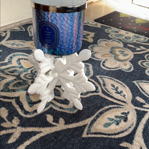 NWOT Bath & Body Works White Snowflake candle holder - Picture 3 of 5